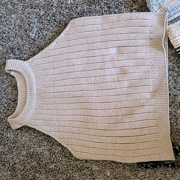 2 STUNNING CROP TOPS FLORAL AND RIBBED KNIT HALTER - Picture 2 of 11